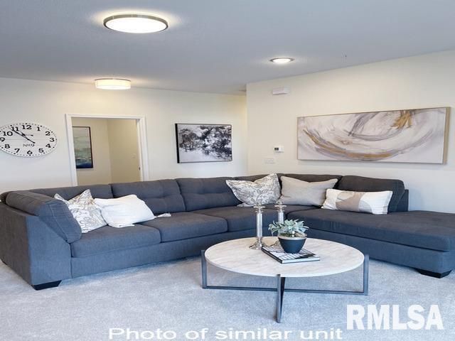 2592 MIDDLE Road 103, Bettendorf, IA 52722