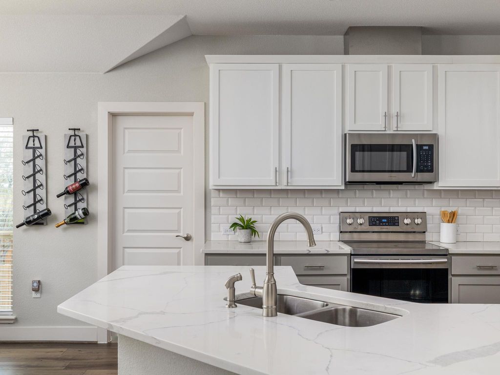 4001 Crockett Ave, Lago Vista, TX 78645