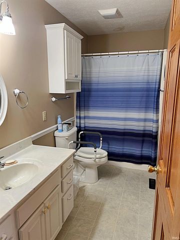 309 D St NE, Linton, IN 47441