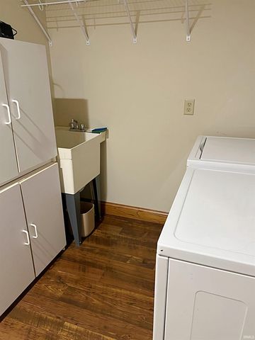 309 D St NE, Linton, IN 47441