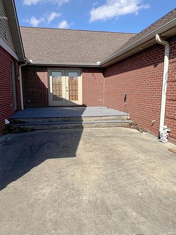 309 D St NE, Linton, IN 47441