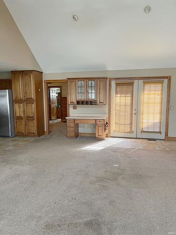 309 D St NE, Linton, IN 47441