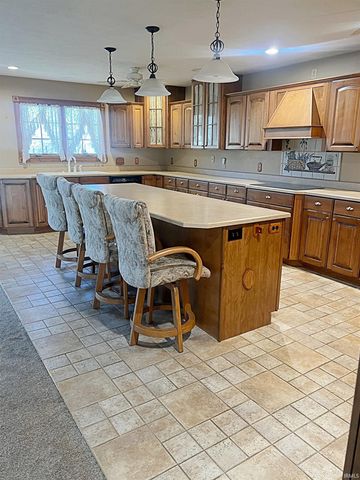 309 D St NE, Linton, IN 47441