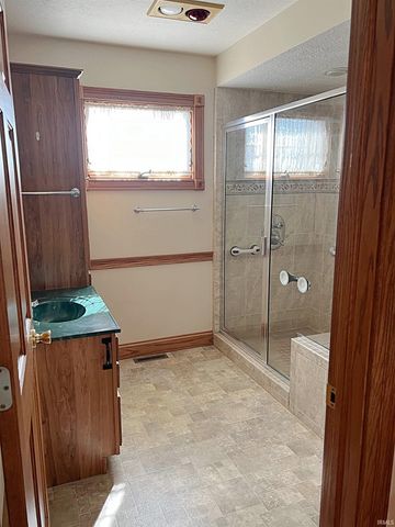 309 D St NE, Linton, IN 47441