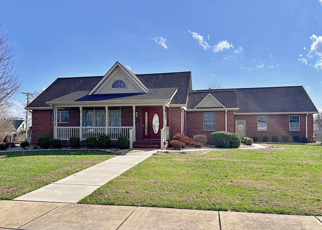 309 D St NE, Linton, IN 47441