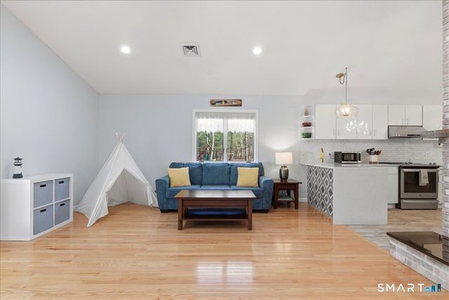 215 Cranberry Pond Road, Norwich, CT 06360