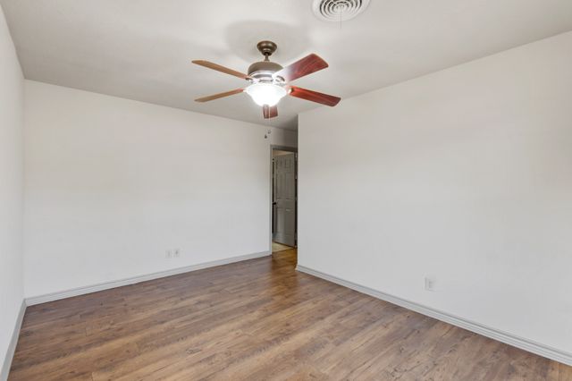 1004 N Cates Street, Decatur, TX 76234