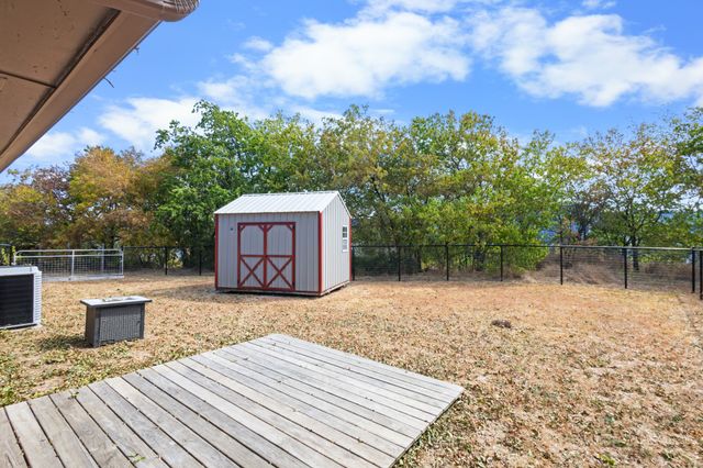 1004 N Cates Street, Decatur, TX 76234