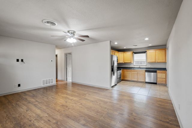 1004 N Cates Street, Decatur, TX 76234