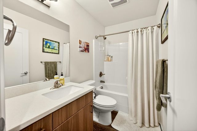 1084 E Main Street, Ashland, OR 97520
