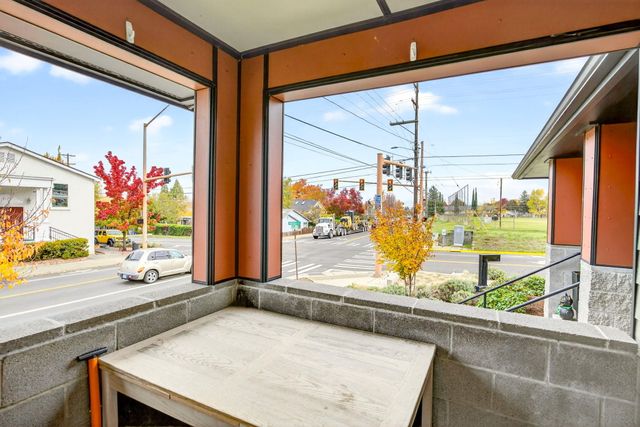 1084 E Main Street, Ashland, OR 97520