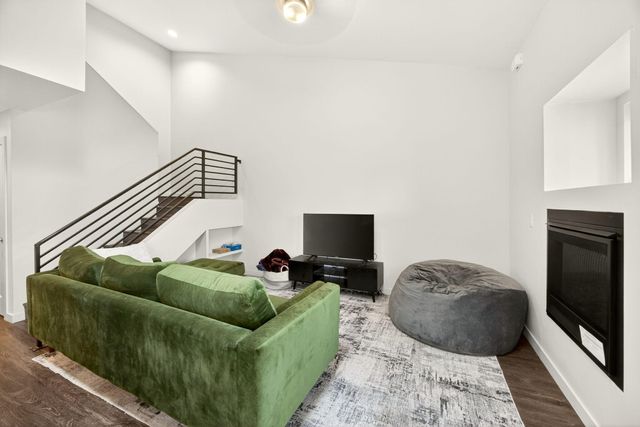 1084 E Main Street, Ashland, OR 97520