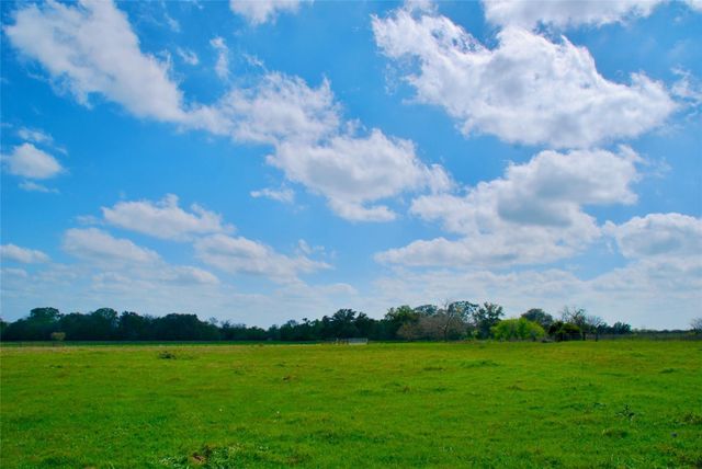 450 County Road 217c, Schulenburg, TX 78956