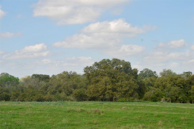 450 County Road 217c, Schulenburg, TX 78956