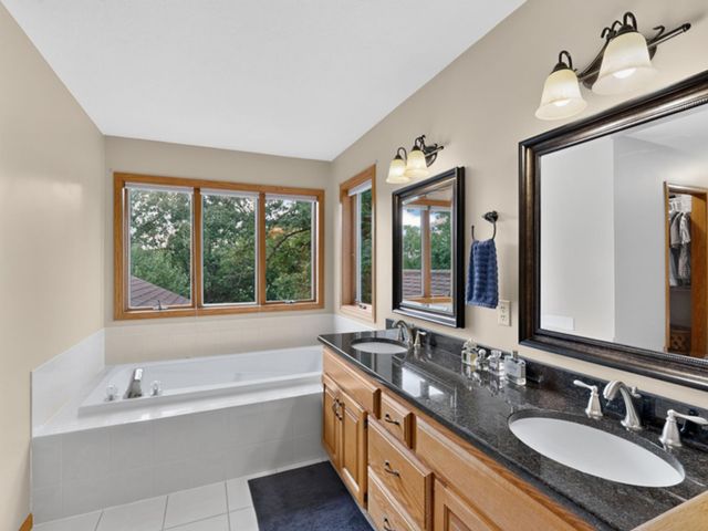 7255 Hollyford Lane NW, Rochester, MN 55901
