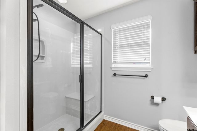 806 James Ct, Chandler, TX 75758