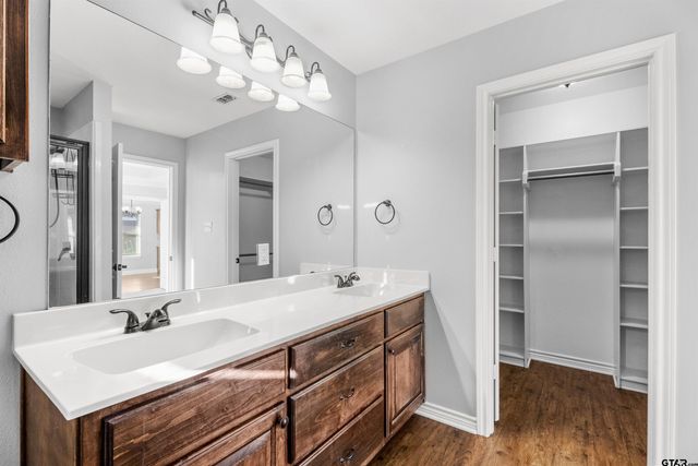 806 James Ct, Chandler, TX 75758