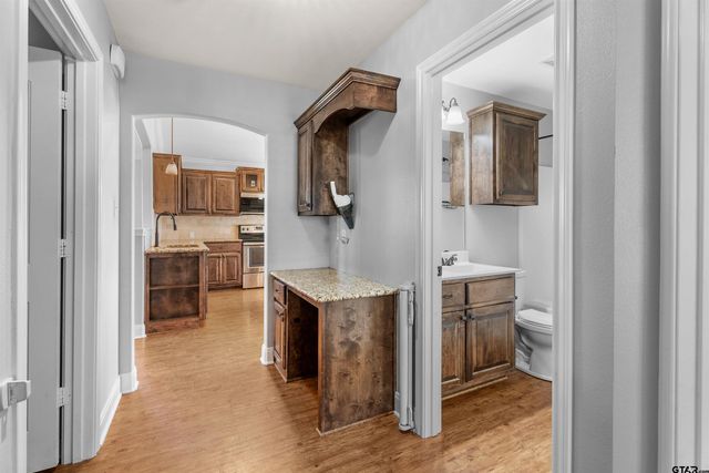 806 James Ct, Chandler, TX 75758