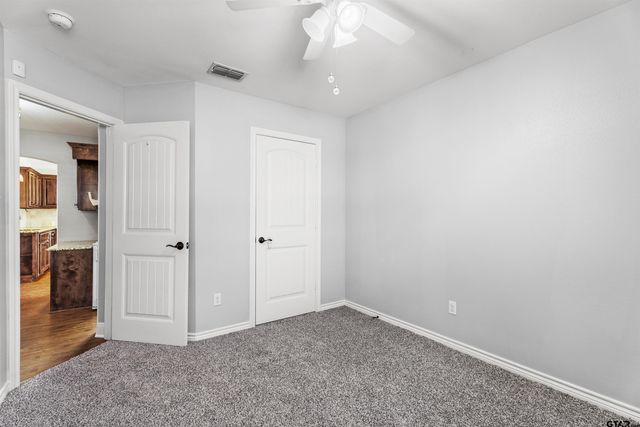 806 James Ct, Chandler, TX 75758