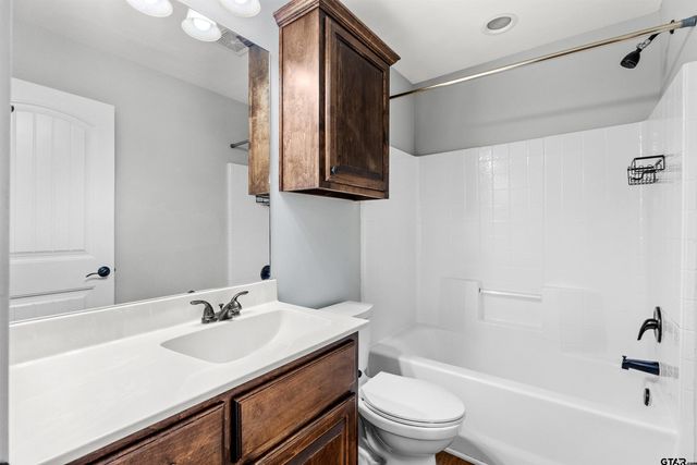 806 James Ct, Chandler, TX 75758