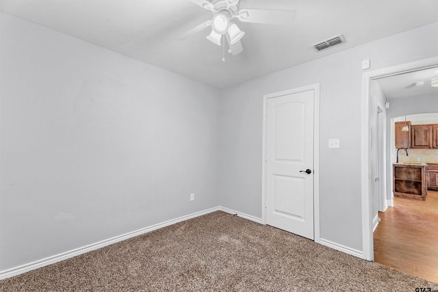 806 James Ct, Chandler, TX 75758