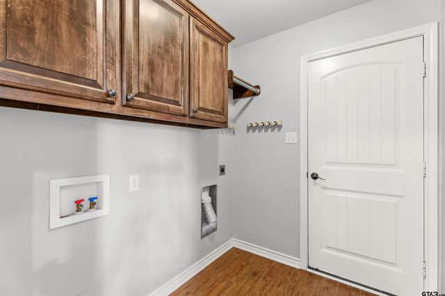 806 James Ct, Chandler, TX 75758