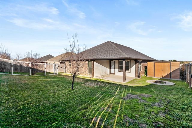 806 James Ct, Chandler, TX 75758