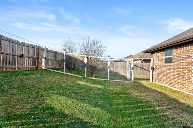 806 James Ct, Chandler, TX 75758