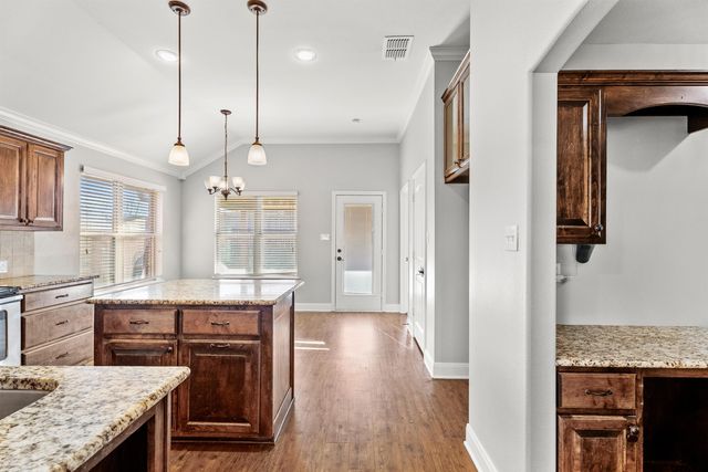 806 James Ct, Chandler, TX 75758