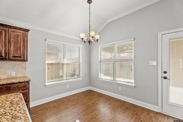 806 James Ct, Chandler, TX 75758