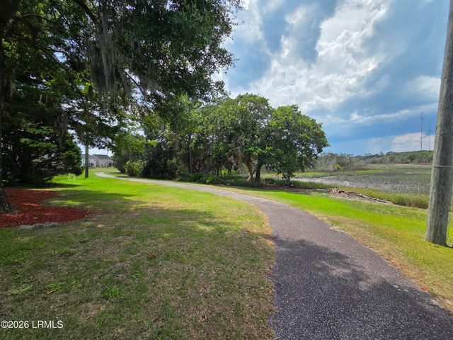 6 White Pond Boulevard, Beaufort, SC 29902