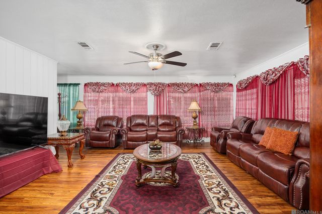 1275 E Riveroaks Dr, Baton Rouge, LA 70815