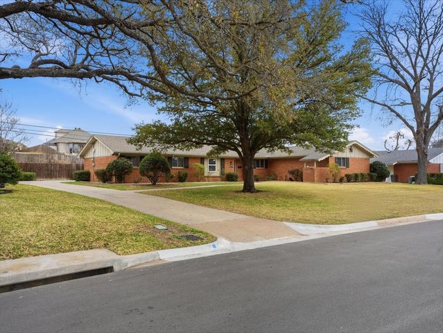 4101 Plantation Drive, Benbrook, TX 76116