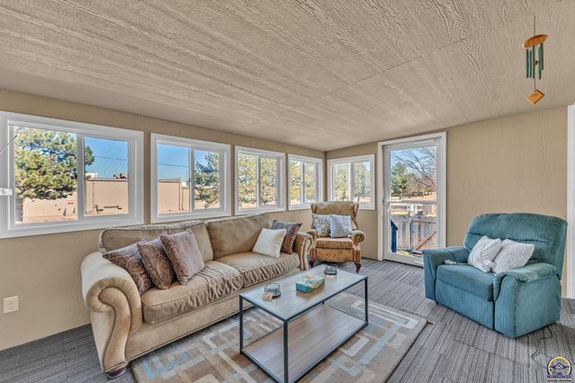 2231 SW Westport PL, Topeka, KS 66614