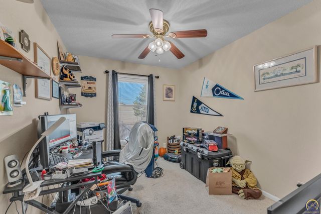 2231 SW Westport PL, Topeka, KS 66614