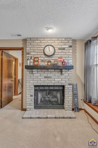 2231 SW Westport PL, Topeka, KS 66614