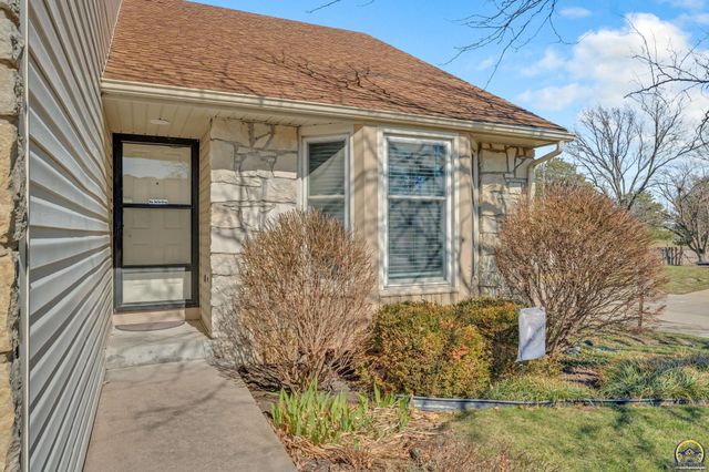 2231 SW Westport PL, Topeka, KS 66614