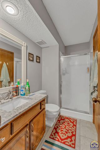 2231 SW Westport PL, Topeka, KS 66614