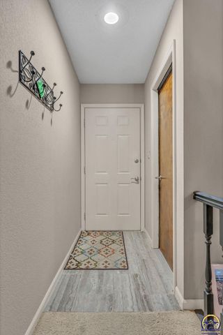 2231 SW Westport PL, Topeka, KS 66614