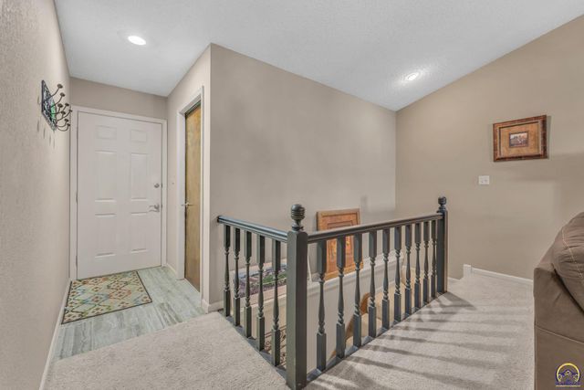 2231 SW Westport PL, Topeka, KS 66614