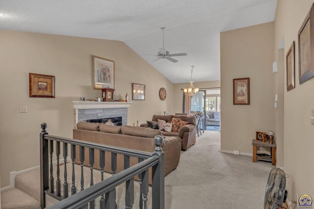 2231 SW Westport PL, Topeka, KS 66614