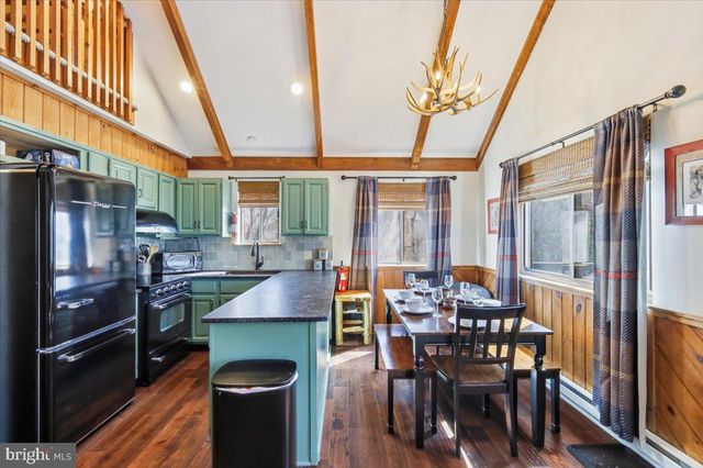20 VISTA LANE, Lake Harmony, PA 18624