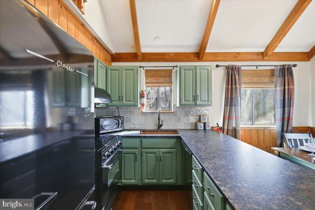 20 VISTA LANE, Lake Harmony, PA 18624