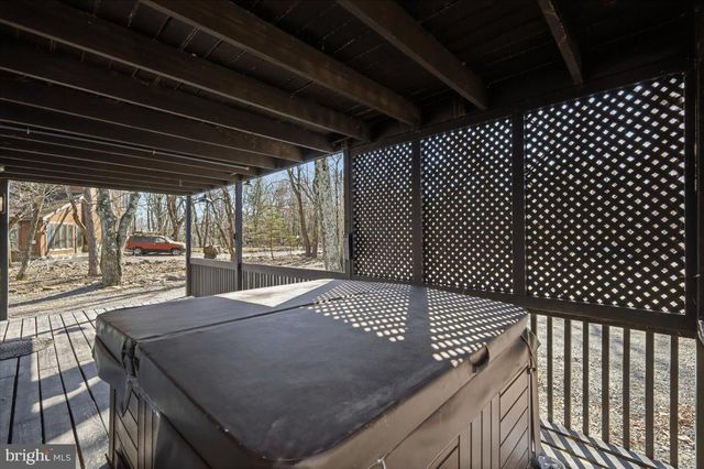 20 VISTA LANE, Lake Harmony, PA 18624