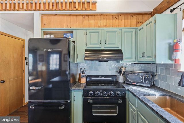 20 VISTA LANE, Lake Harmony, PA 18624