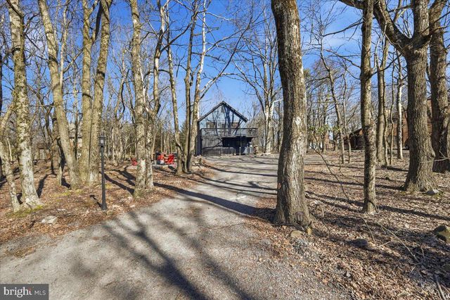 20 VISTA LANE, Lake Harmony, PA 18624