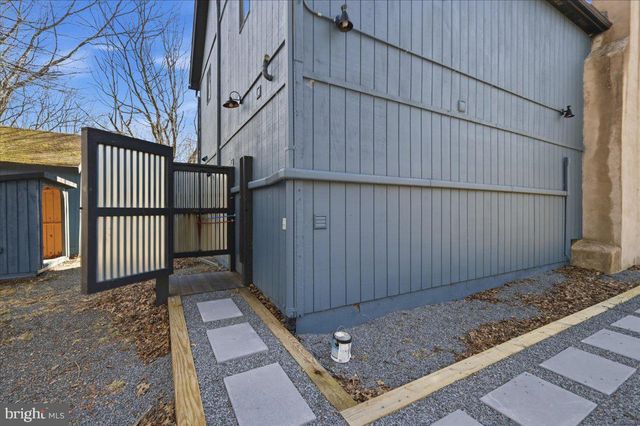 20 VISTA LANE, Lake Harmony, PA 18624
