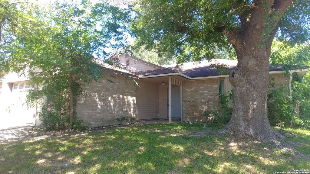 8131 Forest Dawn, Live Oak, TX 78233