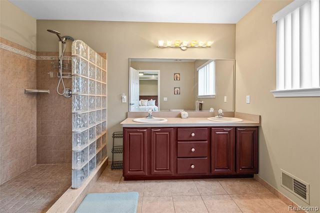 53270 Sams Lane, Chesterfield, MI 48047