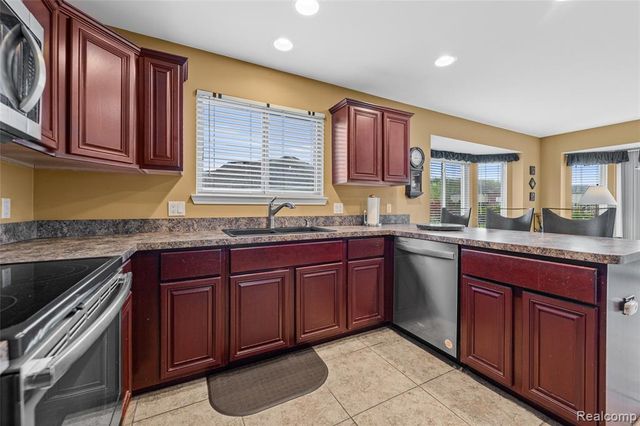 53270 Sams Lane, Chesterfield, MI 48047